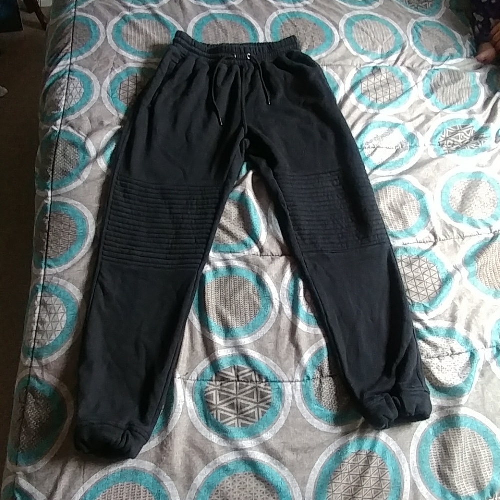 Black joggers/sweatpants